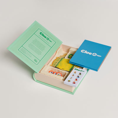 Clue Jr Vintage Bookshelf Edition